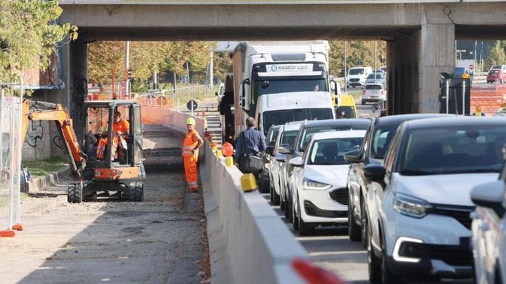 Bologna, due tamponamenti in tangenziale, cantieri e la fiera “Ambiente Lavoro”: mattinata di passione per il traffico