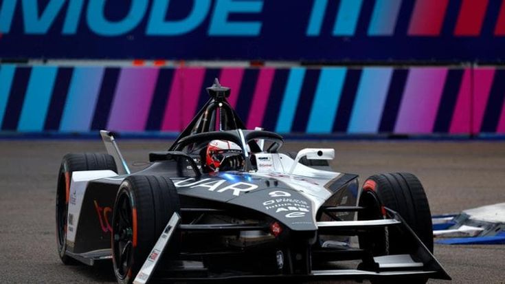 Formula E, Jaguar in pista ma con i giovani e senza fake news sull’elettrico