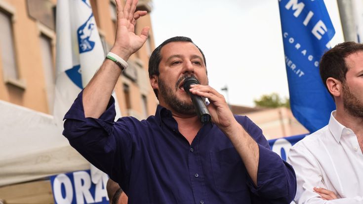 Salvini insegue il M5s e alza il tiro sull’Europa: “Anticamera di dittatura”