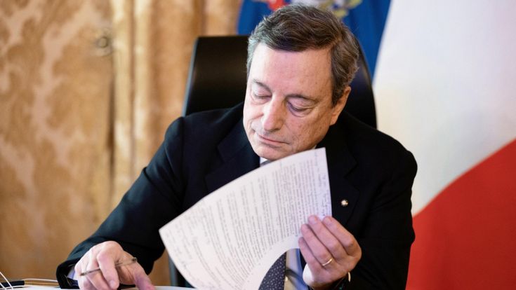 Covid, Draghi accelera sui vaccini: "Scelte meditate ma rapide, la via d’uscita non è lontana”