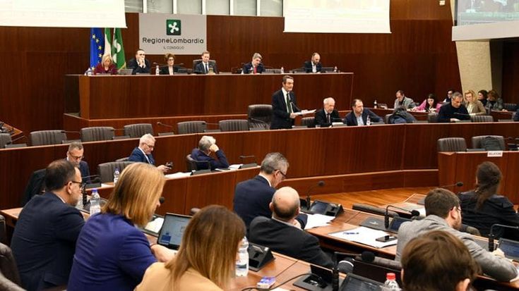 Regione unita solo sui vitalizi: quasi 500 euro al mese è il “tesoretto” per i consiglieri over 65