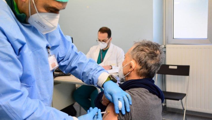 Napoli, weekend per accelerare sulle vaccinazioni: via ai cinquantenni