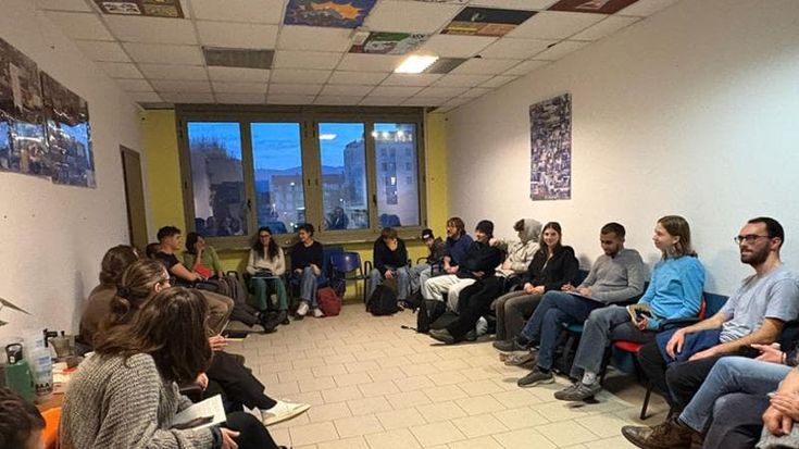 In cerchio per gestire il dissenso studenti a confronto tra ansia e speranze democratiche