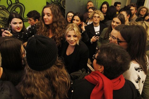 Firenze, la rivoluzione di Emma: "Canto l'amore e il rispetto"