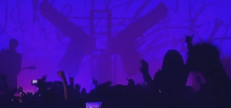 Marilyn Manson ferito: crolla scenografia durante il concerto
