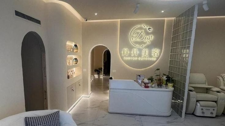 Filler fai da te al centro massaggi all’Esquilino: la polizia chiude una clinica estetica abusiva