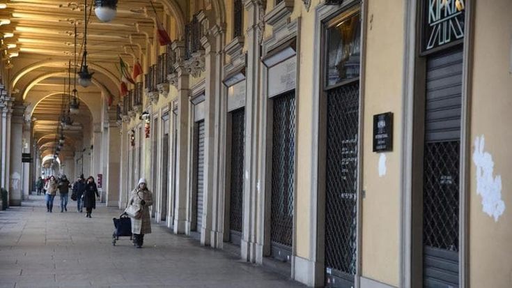 Duecentomila torinesi vivono soli, un piano per sostenere i fragili