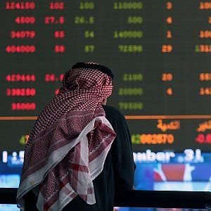 Il petrolio crolla, l'Oman taglia la spesa pubblica del 15%