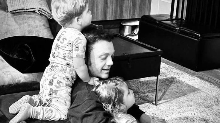 Tiziano Ferro, il messaggio di Natale ai fan: “Non riesco a cantare. È stato un anno difficile, ma tornerò”