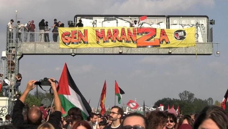 Milano, sulla tangenziale bloccata dal corteo viene issato lo striscione  "Gen maranZa"
