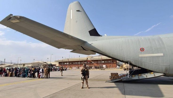 Kabul, assalto al cielo. "Li tiriamo fuori dall'inferno"