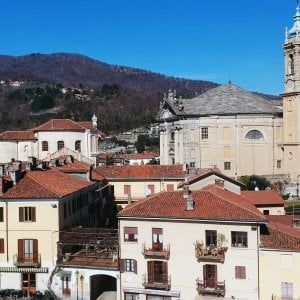 "Tutti mi chiamano e vogliono aiutarmi": Cumiana non abbandona il papà in isolamento 