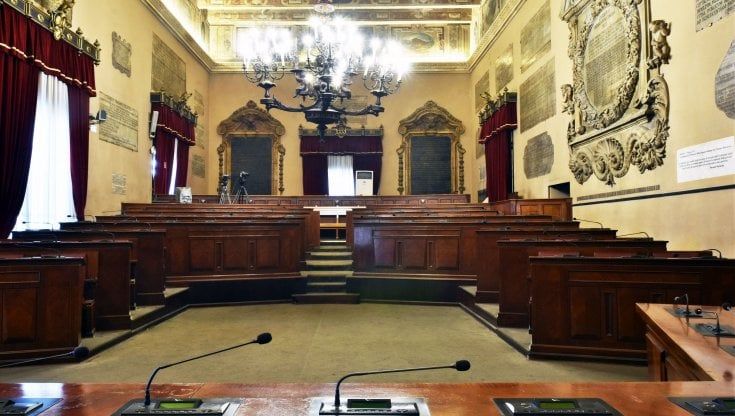 Palermo, quattro liste tra Pd e 5S per fronteggiare la flotta della destra nella corsa verso Palazzo delle Aquile