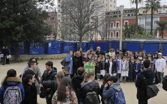 Villa Comunale, bambini contro il degrado