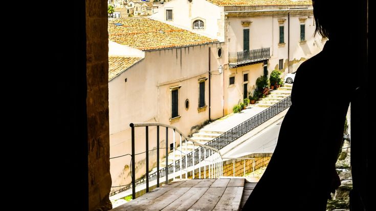 I veleni di Modica. Dopo il caso escort è l’ora dei corvi