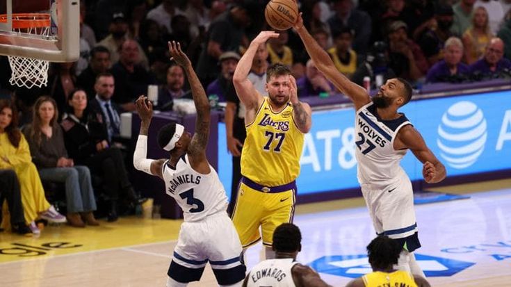 Play-off Nba, riscatto Lakers. Oklahoma e Indiana sul 2-0