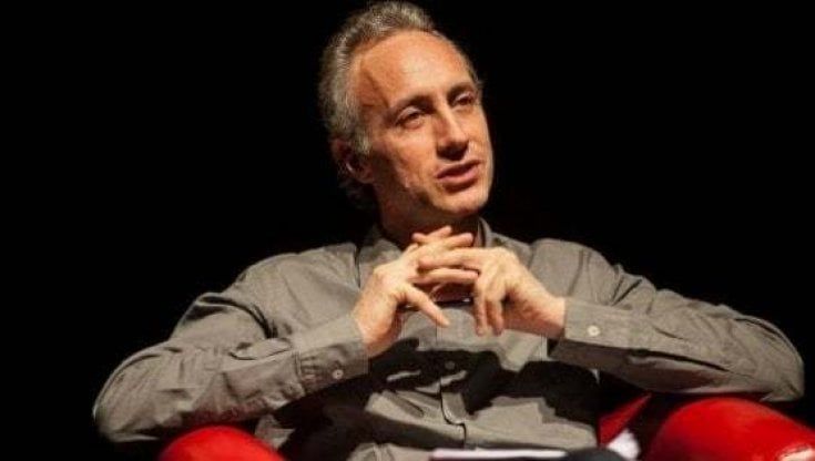  Travaglio e l'offesa a Draghi: "Figlio di papà che non capisce un c...". Speranza e Renzi prendono le distanze