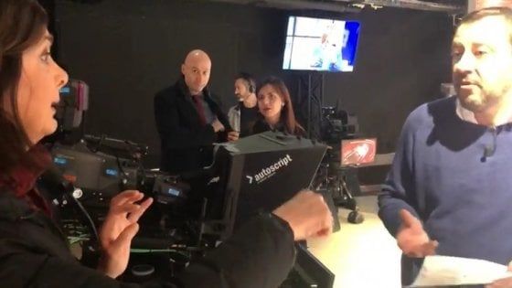 Insulti a ragazze minorenni sui social, Boldrini a Salvini: "Togli quei commenti dalle tue pagine"