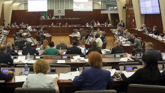 Regione Lombardia, sette delibere su dieci per assegnare poltrone negli enti 