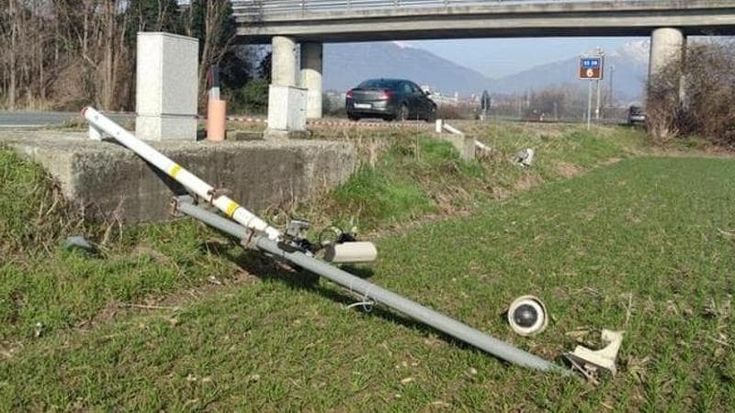 Denunciato il “Fleximan del Torinese” che aveva distrutto due autovelox a Ivrea