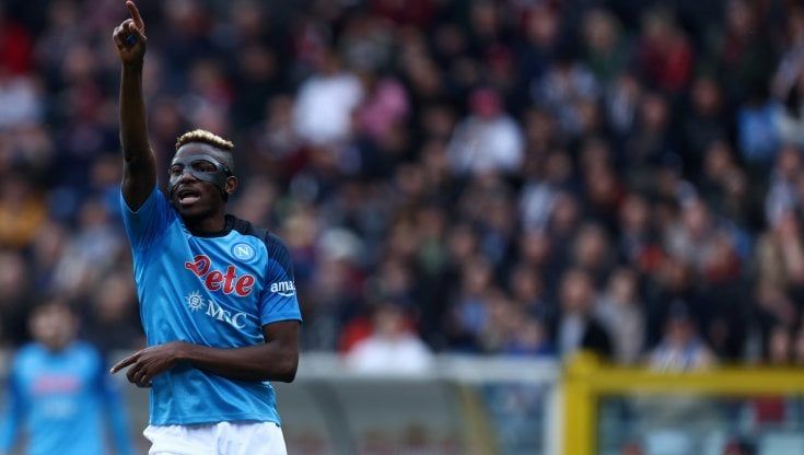 Osimhen ha perso la maschera portafortuna. Come giocherà contro il Milan