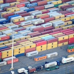 Dazi, i due tavoli degli Usa: tregua in vista con la Cina, ma sale la tensione con l'Ue