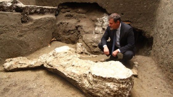 Pompei, scoperto un terzo cavallo