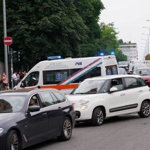 Bambino di tre anni muore cadendo dal quarto piano: la tragedia nel Lodigiano