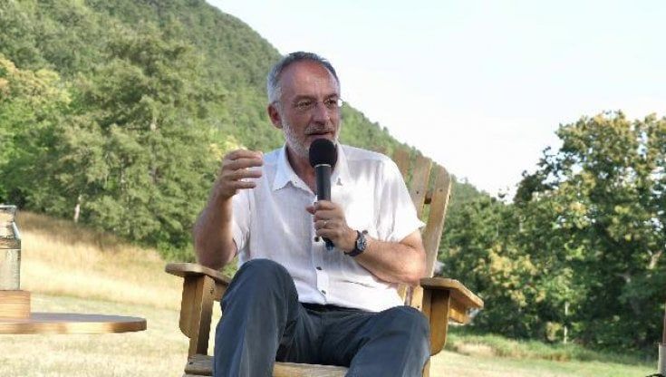 Lo scienziato Mancuso: “Più alberi in città e pietre invece dell’asfalto per arginare calore e tempeste”