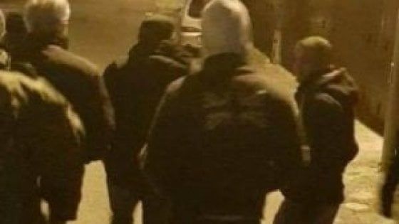 Brindisi, raid contro i migranti: possibile vendetta razzista dopo una denuncia di molestie