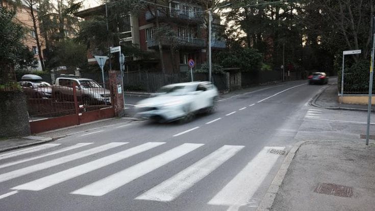 Pedone travolto sulle strisce, l’appello di Bologna30: “Sicurezza, il Comune faccia di più”