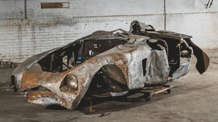 L’asta milionaria delle Ferrari: anche un “rottame” può valere 2 milioni di dollari. Ecco perché