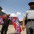 Usa, marcia del Ku Klux Klan per difendere la bandiera confederata 