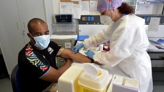 Parma, Mbandà diventa donatore di sangue: "Emozionato come il primo giorno di scuola"