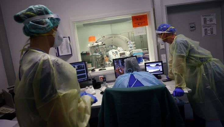 Coronavirus, oltre 1200 nuovi contagiati in Piemonte ma le terapie intensive tengono. Sei morti