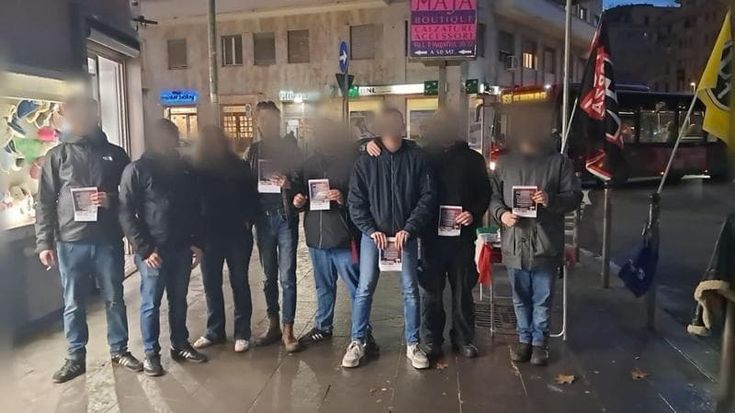 Blitz di Forza Nuova in piazza Bologna: bandiere nere per il nazionalista ucciso a Lione