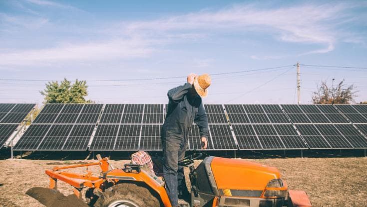 Efficienza energetica, contributi per l’agriturismo: dal fotovoltaico alle colonnine di ricarica