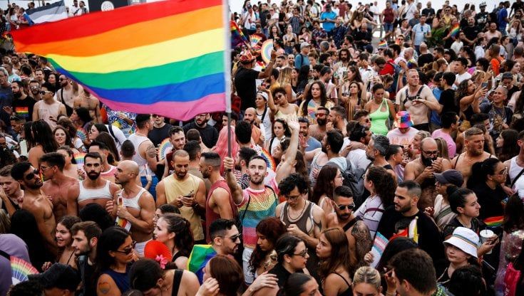 Liguria Pride: in piazza oggi a Genova la marea umana che lotta per i diritti