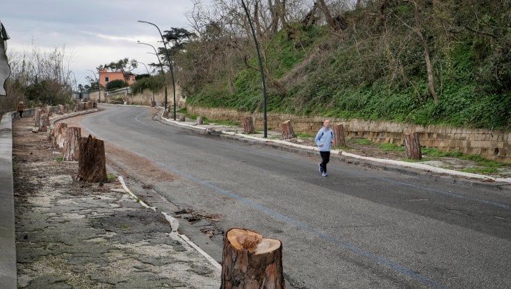 Posillipo, ripavimentazione ferma: manca l'ok della soprintendenza