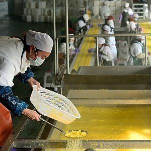 Cina, la crescita rallenta al 6,9 per cento nel 2015