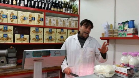 Il salumiere-coraggio della Duchesca: "Viene voglia di andare via"