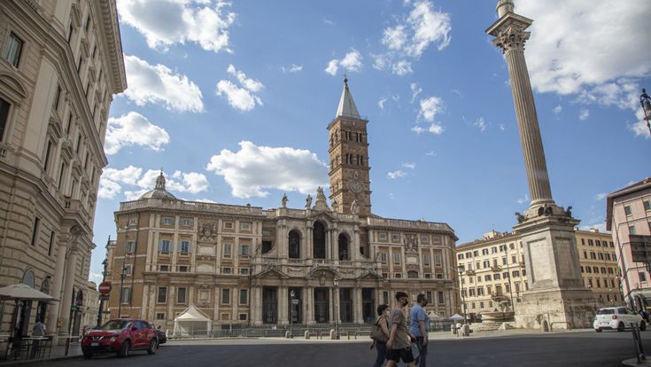Esquilino, quanti poveri dalle finestre e la loro lezione: "Sfangarla"