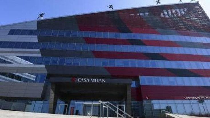 Milan, perquisizioni in sede: inchiesta sulla proprietà reale del club. Indagati l'ad Furlani e Gazidis