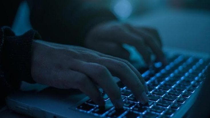 Clonavano i conti correnti per saldare le cartelle esattoriali: “Truffa online da 400mila euro”
