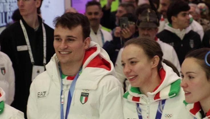 Olimpiadi, la staffetta d'oro dello short track arriva a Casa Italia fra gli applausi