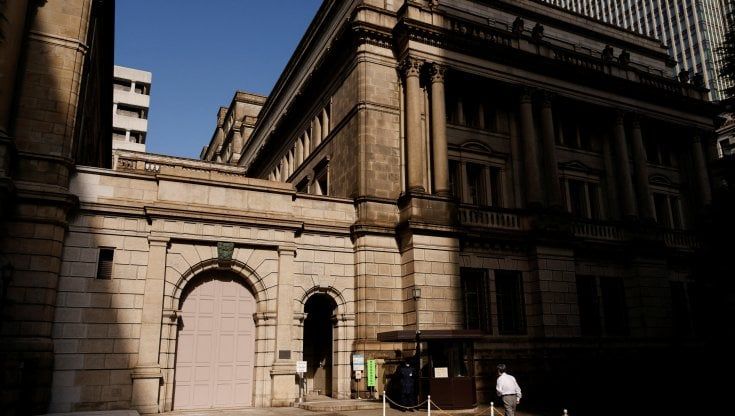 Le Borse di oggi, 18 gennaio. La Banca del Giappone non stringe la cinghia, sollievo sui mercati