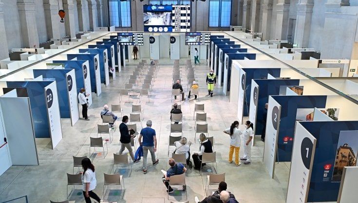 Covid, nel Lazio  792 nuovi positivi e due decessi. Vaccini: "Da giovedì oltre 12mila nuove prenotazioni" 