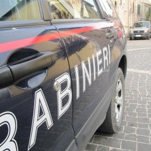 Minaccia di pubblicare le foto osé dell'amante, denunciato per estorsione a Bra