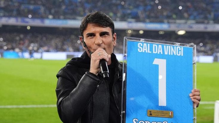 Sal Da Vinci festeggia con il pubblico del Maradona la vittoria di Sanremo: “È il mio Pallone d'Oro”