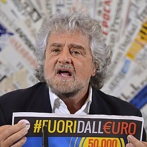 Grillo: "Pd referente di Carminati". Su Napolitano: "Deve costituirsi". E boccia Prodi al Colle